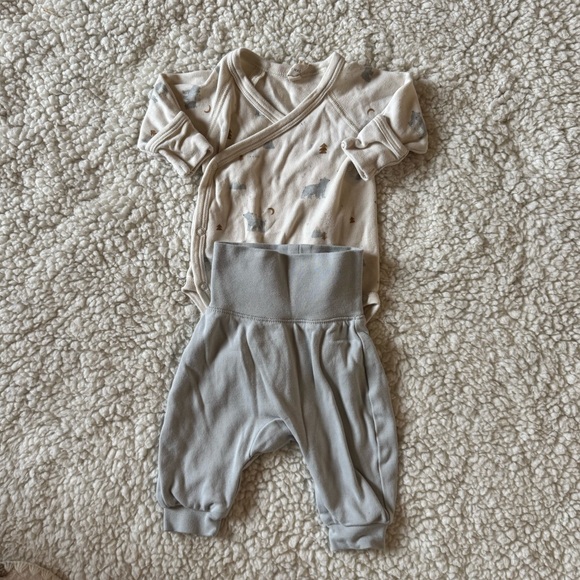 Quincy Mae Side Snap Bodysuit + Pants Polar Bears - Picture 2 of 6